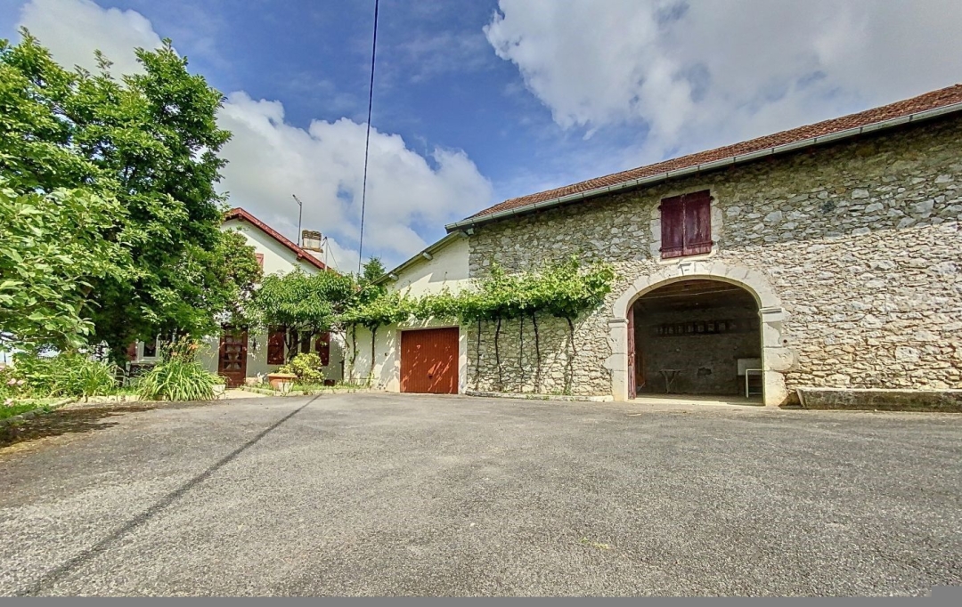 CMP SOLUTION : Maison / Villa | PUYOO (64270) | 185 m2 | 211 000 € 
